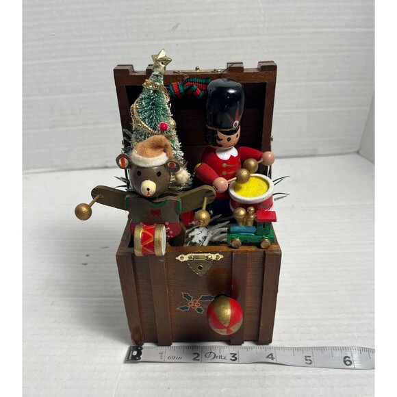 Vintage Enesco 1982 Wooden Christmas Music Box Toyland With Soldier Bear & Tree - Picture 11 of 12